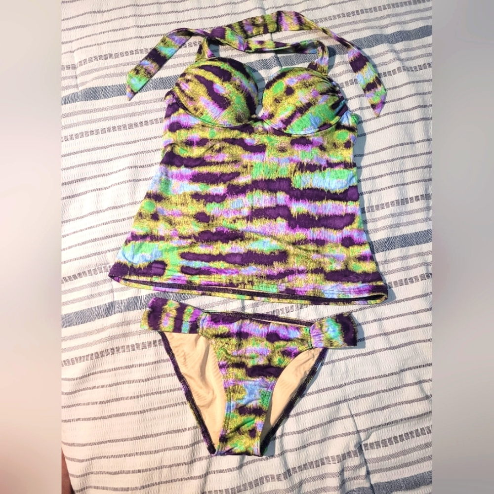 Victoria's Secret Miraculous Bombshell swimsuit 32B/S